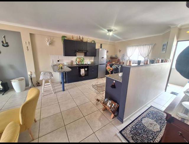 2 BEDROOM APARTMENT FOR SALE IN HARTENBOS CENTRAL